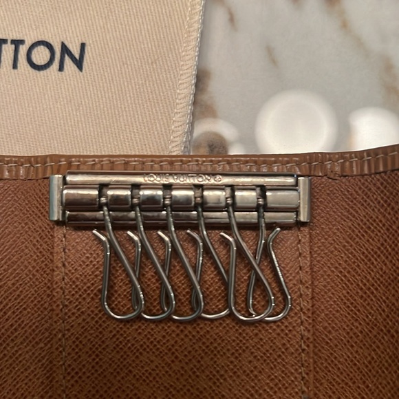 EUC Louis Vuitton Epi 5 Key Holder- Cognac - Picture 10 of 10